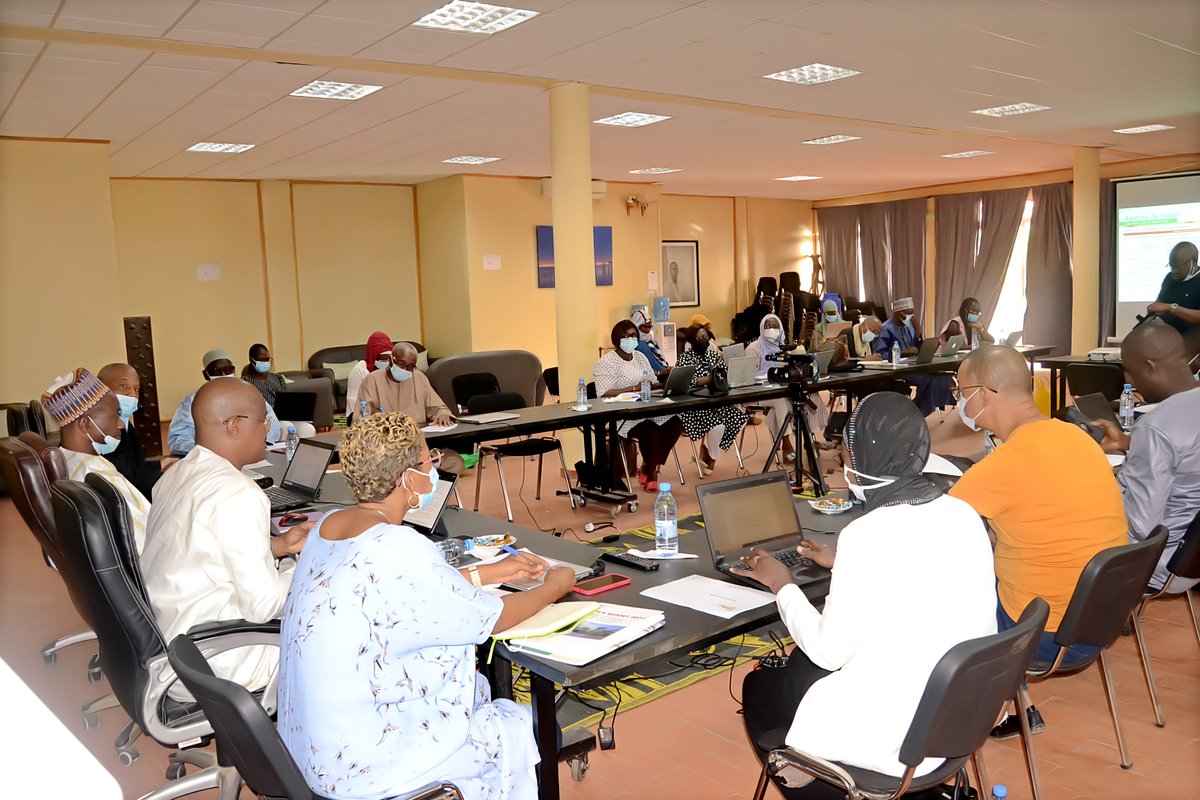 IPAR_ThinkTank's tweet photo. Retraite annuelle de @IPAR_ThinkTank les 06 et 07 décembre 2021 à Saint Louis : bilan de l’année 2021 et réflexions sur le Plan de travail 2022.
#ThinkTank #kebetu https://t.co/HzXr4F0NiC