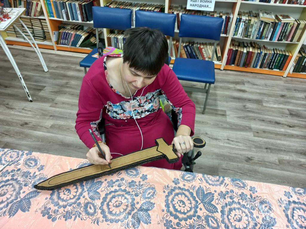tpvt63's tweet photo. 6 декабря в честь дня памяти Александра Невского и юбилейной даты года прошел комплекс мероприятий: показ документального фильма, познавательная беседа, 2 мастер -класса (работа с мозаикой по портрету и костюмом), а в заключение прошла фотосессия! https://t.co/CCJSFDI2FZ