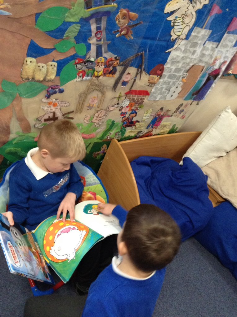 latimerprimary's tweet image. We have also been enjoying reading in #EYFS this week.  #EYFSLiteracy #EYFSReading indoors and outdoors, sharing books with friends.  💙📚💙