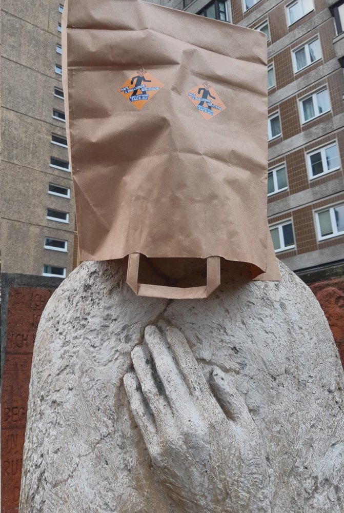 Don't smile for the camera! Heute streiken in vielen Städten Statuen gegen #biometrische #Gesichtserkennung. Wir brauchen ein Verbot in der EU, damit die Tüte nicht die Lösung bleibt. Jetzt unterzeichnen! #dontsmile #ReclaimYourFace
reclaimyourface.eu/de/