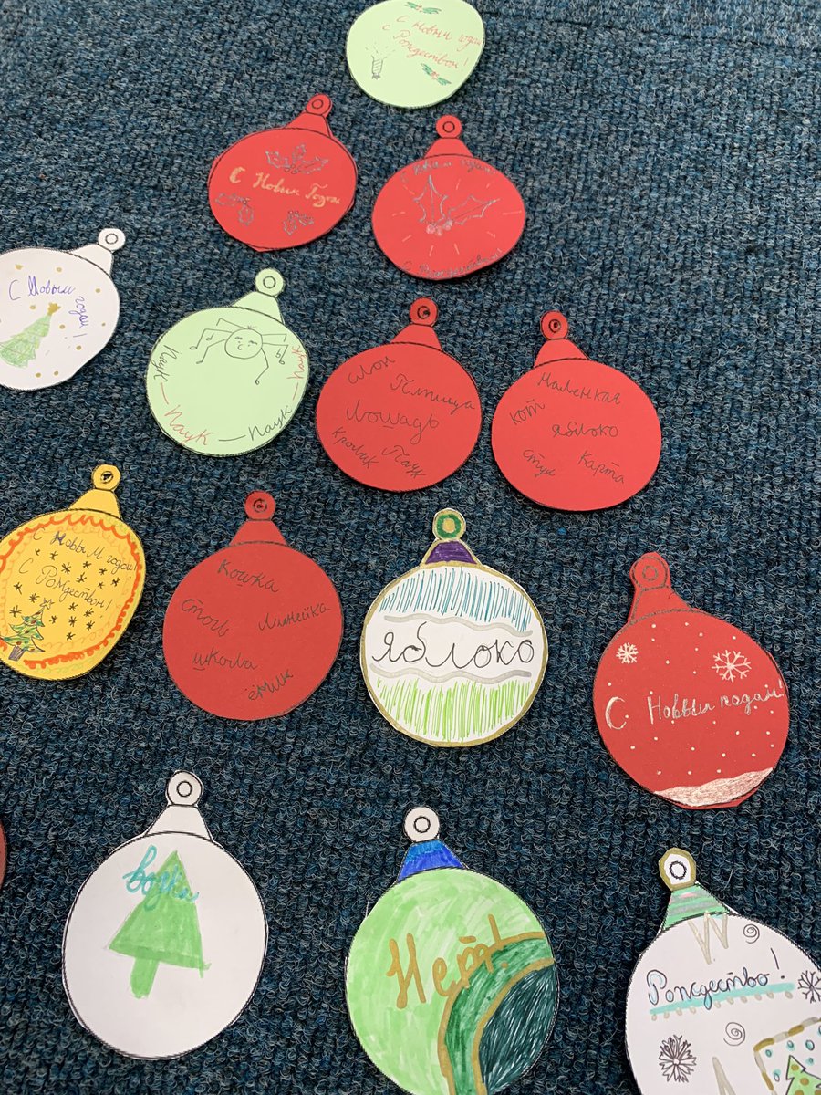 Russian_OHS's tweet photo. Y8 Russianists wish you all happy holidays! #сновымгодом #срождеством #learningrussianstohs @Languages_OHS @OxfordHighSch https://t.co/Rkaz4SyToe