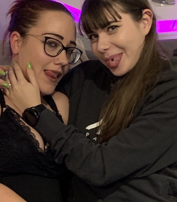 Quelle superbe soir&eacute;e avec la magnifique @candice_marchal @MarchalStudio pr&eacute;parez vous pour plein de<a class="tags" target="_blank" title="On Twitter" href="/?out=eyJ0eXAiOiJKV1QiLCJhbGciOiJIUzUxMiJ9.eyJpYXQiOjE3MjkyNzkyMTAsImlzcyI6InR3cG9ybnN0YXJzLmNvbSIsIm5iZiI6MTcyOTI3OTIxMCwiZXhwIjoxNzYwODE1MjEwLCJyZWRpcmVjdF91cmwiOiJodHRwczovL3R3aXR0ZXIuY29tL2NhbmRpY2VfbWFyY2hhbCJ9.DvEMZYmhXSQtBIB-_S1MjXIFAUMjF1cL4ZpJQg0sHP0Cr42SsVwZf3veNWzZVMAqcFgX8BGhf3iRHbWv9lztZw">@candice_marchal</a><a href="/tag/mlrgirls"class="tags"><span>#mlrgirls</span></a>