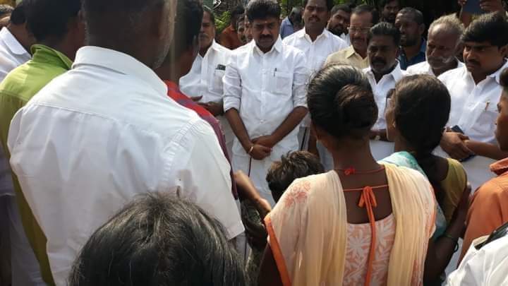 Thevarmagan_27's tweet photo. திமுக மாவட்ட செயலாளரும், இராமநாதபுரம் சட்டமன்ற உறுப்பினருமாகிய ���ண்ணன் காதர்பாட்சா முத்துராமலிங்கம் அவர்கள் பாதிக்கப்பட்ட குடும்பத்தினர்களை சந்தித்து ஆறுதல் ��ெரிவித்தார்.

#JusticeForManikandan https://t.co/Uu2LfkSWXa