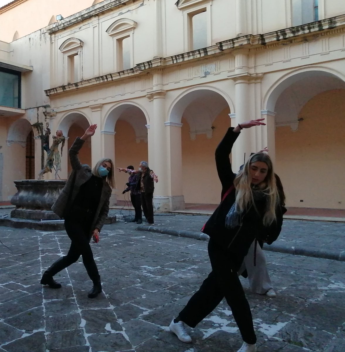 Museo_Eboli's tweet photo. Un #sabato sera al @Museo_Eboli e dintorni...
Abbiamo iniziato con uno splendido tramonto e poi siamo stati rapiti dalle #emozioni della #danza.🕺💃
Ed era solo l'inizio...
Per tutto il resto ✍️📷📽️👇
https://t.co/09CPDR0Qal
📷✍️@EvanD1303 #AlbaVaccadeDominicis
#StayTuned #ManES https://t.co/VbfN6HjEhk