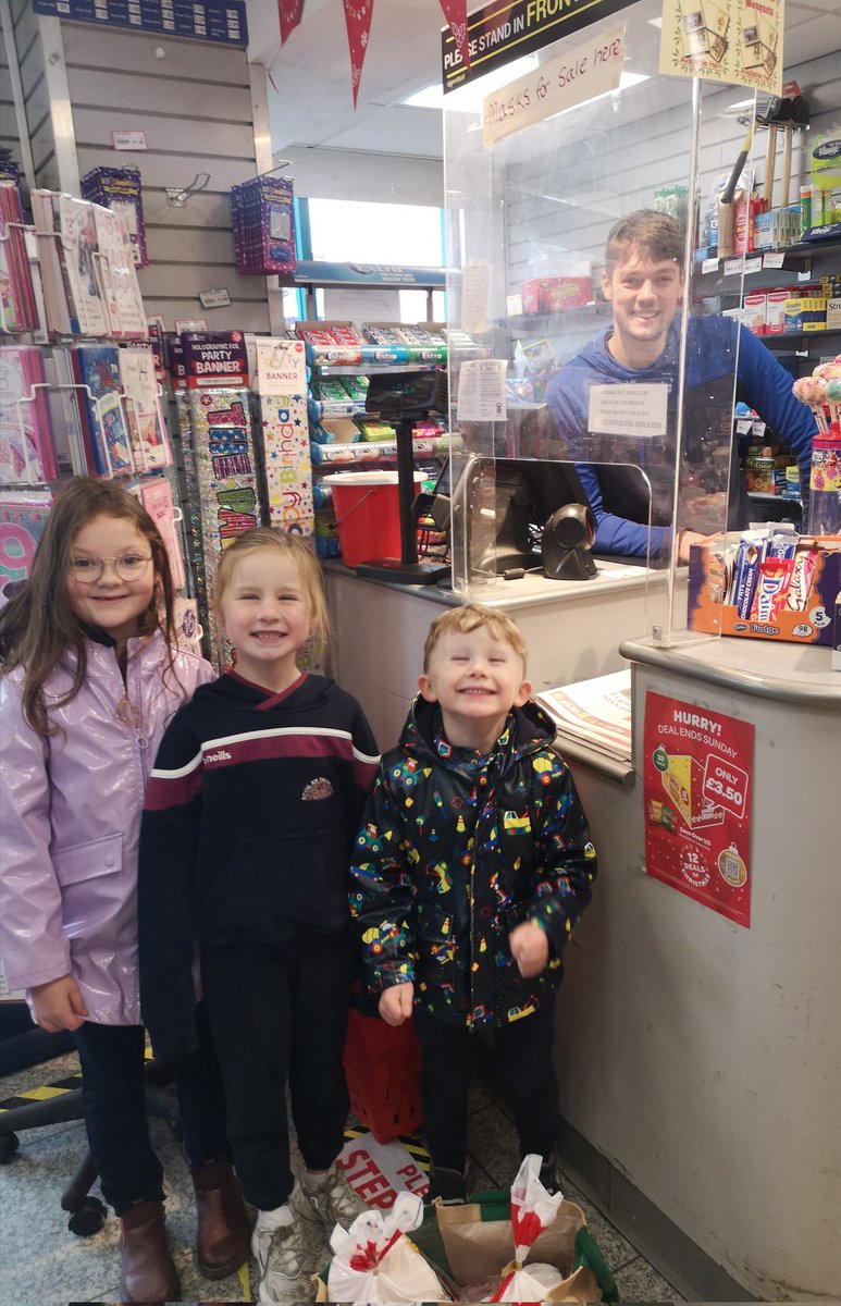 scoilandroichid's tweet photo. Táimid ag foghlaim an dóigh le fanacht slán sábháilte&le guth ard soiléir a úsáid!Out n about practising independence skills #RdSafety #Asking4Help #Shopping #cothú #Teachín
Gnó trí Ghaeilge le Dáithí sa Spar&seacláid the sa drochaimsir @ComhairlenaGS @nurtureuktweets @nurtureni https://t.co/iFstlofh74