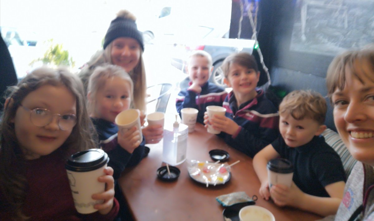 scoilandroichid's tweet photo. Táimid ag foghlaim an dóigh le fanacht slán sábháilte&le guth ard soiléir a úsáid!Out n about practising independence skills #RdSafety #Asking4Help #Shopping #cothú #Teachín
Gnó trí Ghaeilge le Dáithí sa Spar&seacláid the sa drochaimsir @ComhairlenaGS @nurtureuktweets @nurtureni https://t.co/iFstlofh74