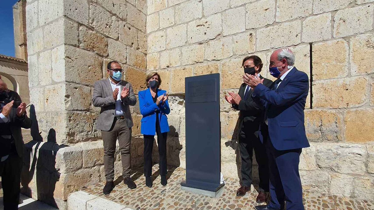 PatrimNacional's tweet photo. 🏗️ #TalDíaComoHoy de 1431 murió #GuillénDeRohán. Fue el primer aparejador del que tenemos constancia en España. Así le reconocía la lápida en los muros del Monasterio de Santa Clara de Tordesillas, que desde este año cuenta con una placa conmemorativa.

📜 "Aquí yace maestre..." https://t.co/qvWZWOtSff