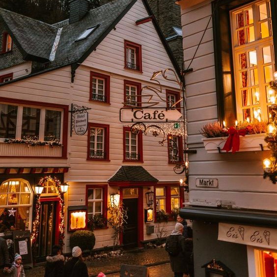 lvnareclps's tweet photo. magical christmas in monschau, germany https://t.co/5Klsc0sFjf