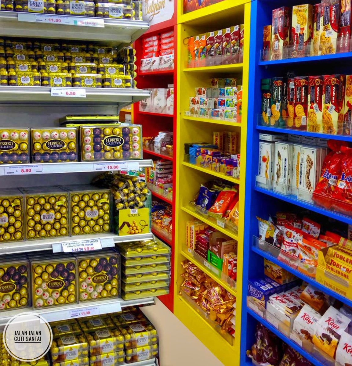 JalanCutiSantai's tweet photo. Kat KL pun ada jual cokelat macam Langkawi. Harga memang murah ( Bebas Cukai)

📍 Haniffah Department Store, Masjid India, KL ni.

📸Jalan-jalan cuti santai https://t.co/VRB5sNuzH0