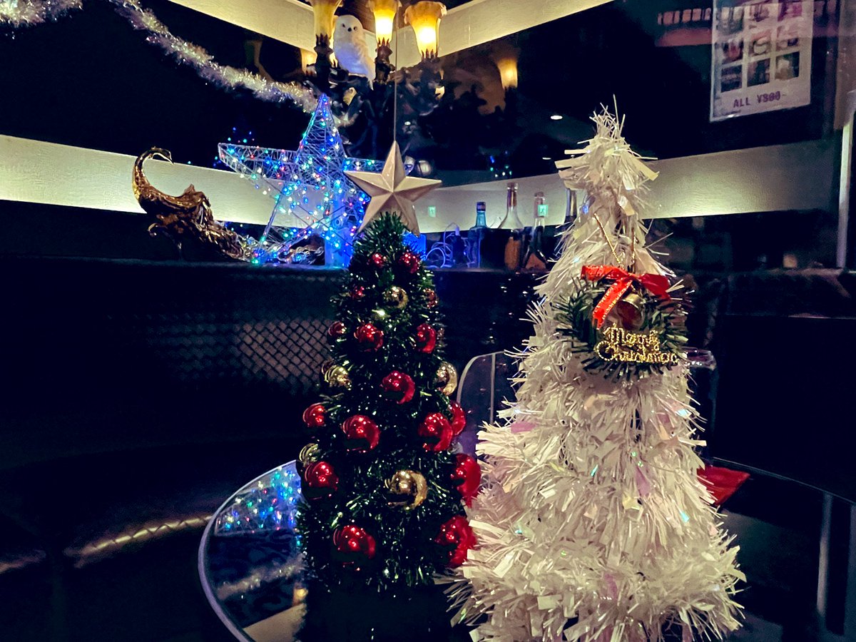 Philotes18's tweet photo. 店内もクリスマス仕様になっています🎄✨ https://t.co/y0dAtsfaUW