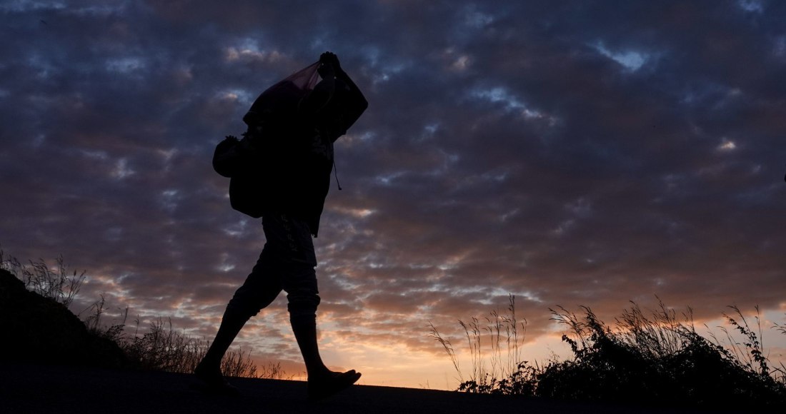 La política de “Quédate en México”, abundó la experta, obliga a México a asumir que ya no va a ser un país de tránsito y las autoridades van a tener que desarrollar mejores capacidades para asimilar el asiento de cientos de miles de refugiados.
sinembargo.mx/07-12-2021/407…