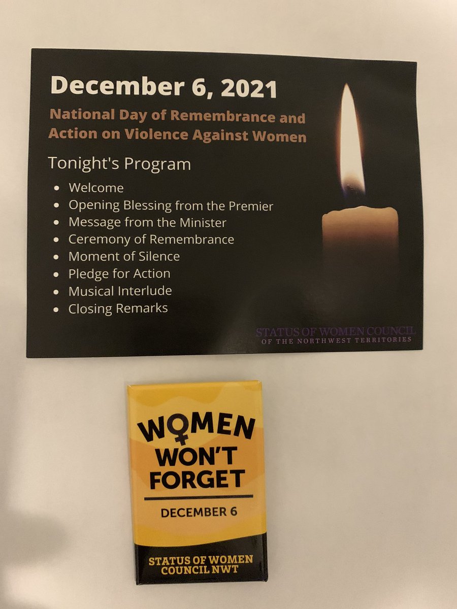 _b_leena's tweet photo. I had the honour to attend a vigil in Yellowknife #NWT for victims of l’Ecole Polytechnique Massacre. 🌹

J’ai eu l’honneur d’assister à une veillée à Yellowknife #TNO pour les victimes du massacre de l'Ecole Polytechnique. 🌹 https://t.co/fnsPNd3mxr