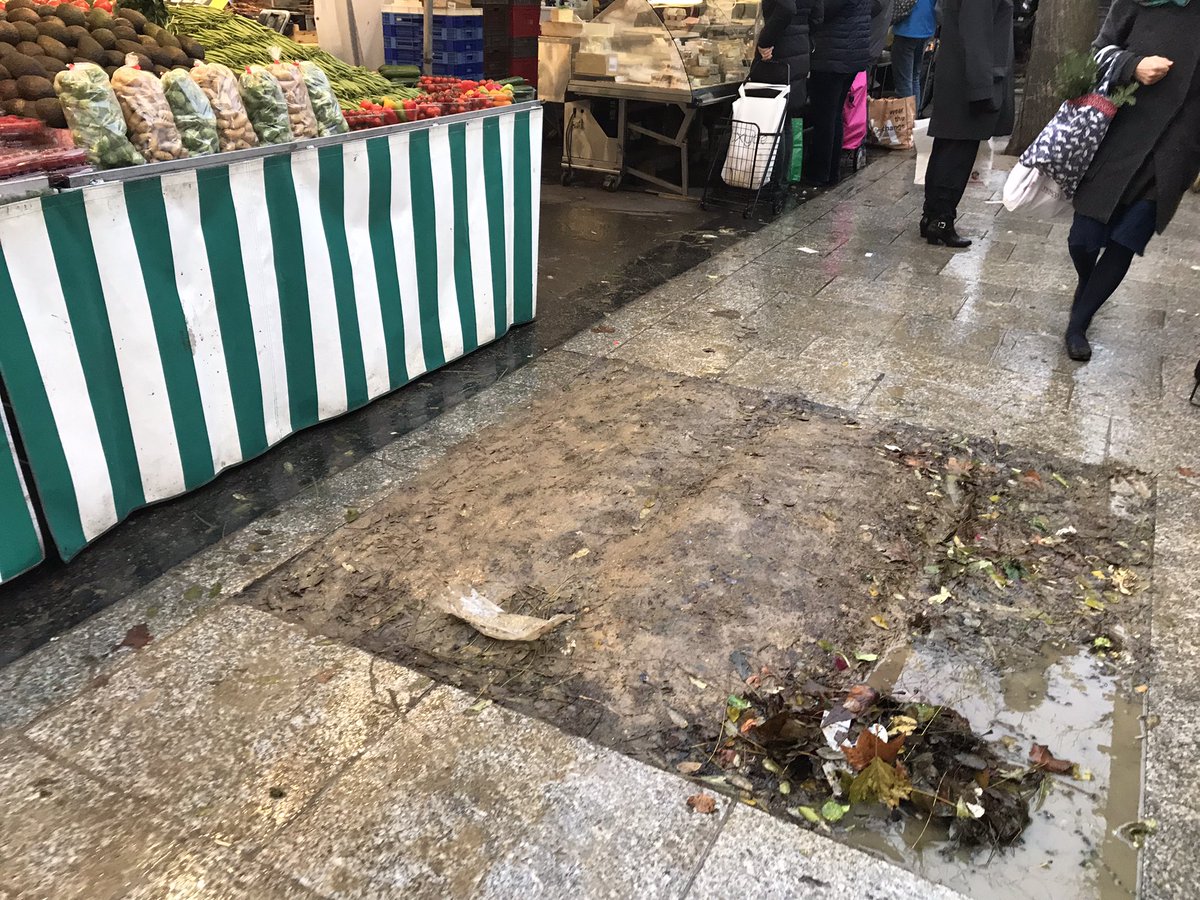 PBynight's tweet photo. Le marché boulevard Richard-Lenoir : idéal pour les commerçants et les clients  ! #saccageparis #Paris2024 #Paris #saccagelaFrance #HidalNOgo https://t.co/i0EpRZhrpN