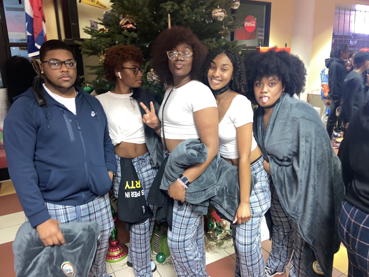 AriaXaviera's tweet photo. oh, that’s gang nem #firstfinals https://t.co/B8c8rFbOcL