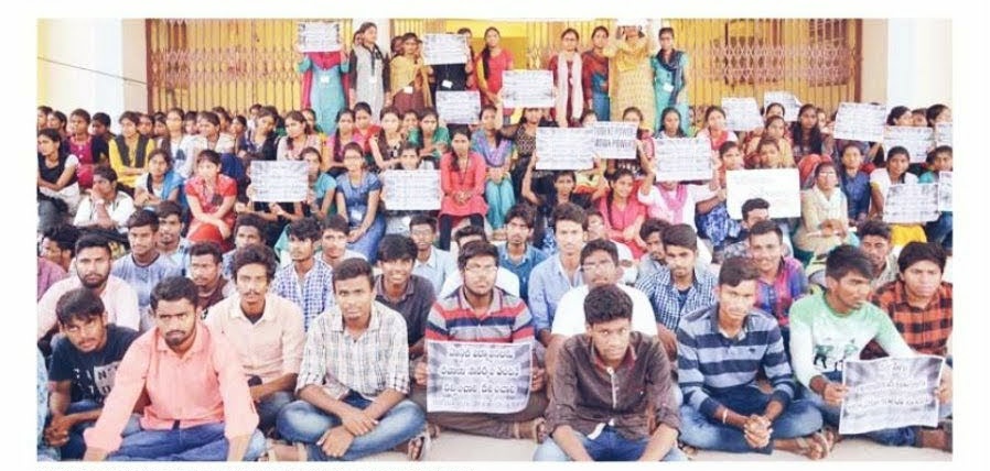 VeldeSai's tweet photo. We the students of KU college of Engg &amp; Tech Revolting against Converting of Regular courses to Self-finance courses.which increment fee nearly 4 times.
@KTRTRS
@SabithaindraTRS 
@revanth_anumula 
@VenkatBalmoor 
@V6News
@TV9Telugu
#SaveKUCET
#save_kucet
@kakatiyauniversity https://t.co/xSU9cfvELK