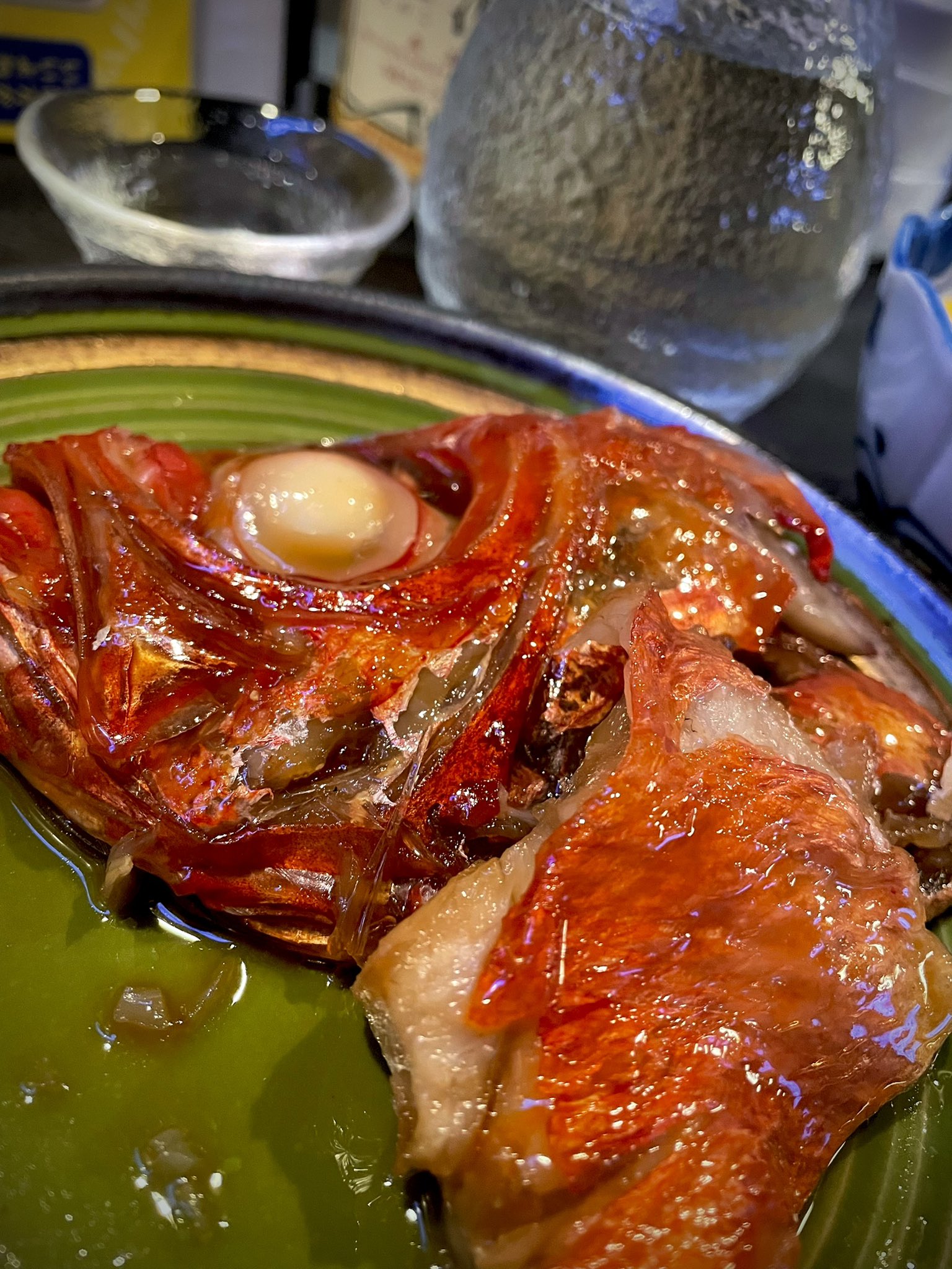 酒と肴と男が一人 金目鯛の煮付け あまりに美味しそうで写メ撮るの忘れて食べ始めちゃった笑 目玉までしゃぶる 八海山とよく合いました 煮魚バンザイ 金目鯛煮付け 伊万里 居酒屋 T Co 18w9xuvd7u Twitter