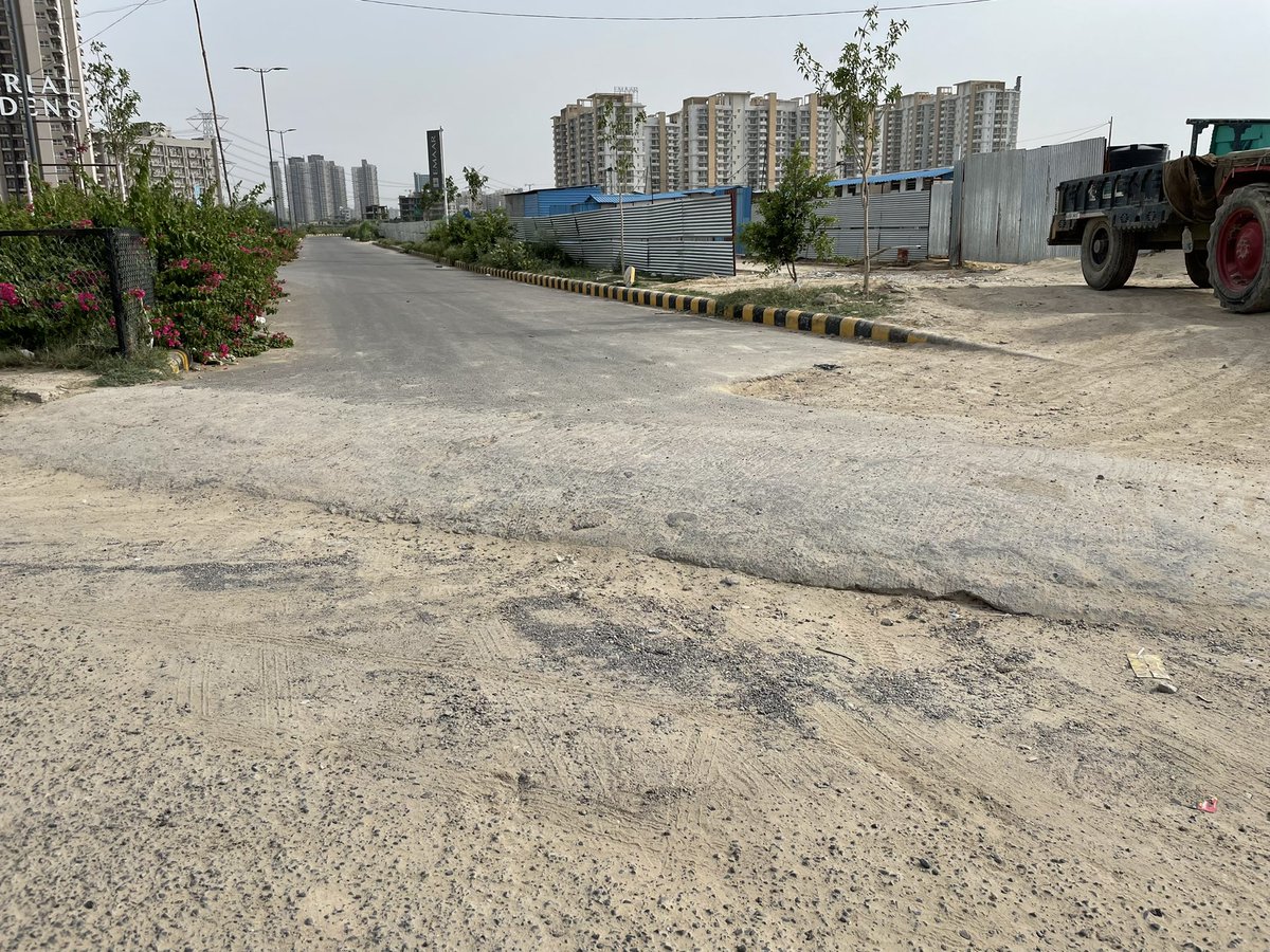sareendwarka's tweet photo. And reputed paper like @TOIGurgaon n senior media personnel @sakshi_dayal,spread their unrealistic paper plans regularly n selectively ignore voice of the impacted #Gurugram #DwarkaExpressway citizens,by not highlighting mis-governance+failures of @OfficialGMDA. @rakeshdaultabad https://t.co/EqPVQVfC00