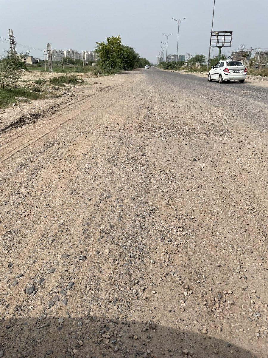 sareendwarka's tweet photo. And reputed paper like @TOIGurgaon n senior media personnel @sakshi_dayal,spread their unrealistic paper plans regularly n selectively ignore voice of the impacted #Gurugram #DwarkaExpressway citizens,by not highlighting mis-governance+failures of @OfficialGMDA. @rakeshdaultabad https://t.co/EqPVQVfC00