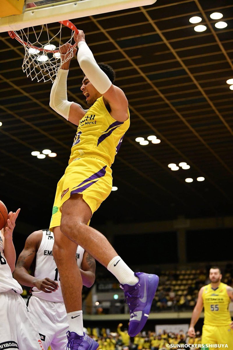 Best D3 dunker of all time? We're pretty sure @maxhisatake is in