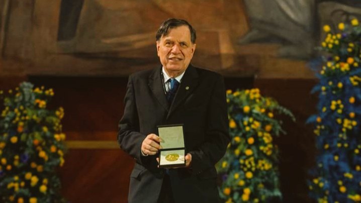 zoccoli_antonio's tweet photo. Un grande onore per il nostro Giorgio, per l’INFN, per l’università italiana, ma soprattutto per la ricerca scientifica del nostro paese. La cerimonia di ieri alla @SapienzaRoma per il conferimento del Premio Nobel è stata un'occasione indimenticabile di immenso orgoglio. https://t.co/GjNbbnYd7y