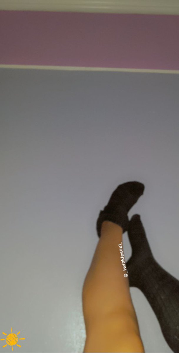 _TwinkleSoul_'s tweet photo. My cozy socks kept me warm all day, time to take them off n free my feet 😁😁....wanna see?
#feetfandom #feetfan #feetworshi̇p #seller #cozyfeet #warmfeet #footwear #feet #socks https://t.co/0oNrCHbbK7
