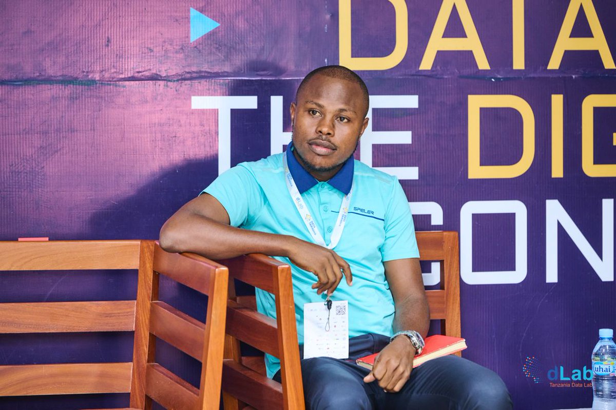 ItsKamala's tweet photo. Mwanzo nilikuwa nauza vinywaji vya moto jijini Tanga walipokuja watu wa Data sie vijana wa mtaani tulidhani hatuwezi kufanya hii kazi lakini tulijifunza maana ya Data na tukaweza kuwa data ambassadors na tunaweza kufanya maamuzi kwa kutumia Data 
#DataTamasha2021 #UnboxingData https://t.co/lW0VPcycXr