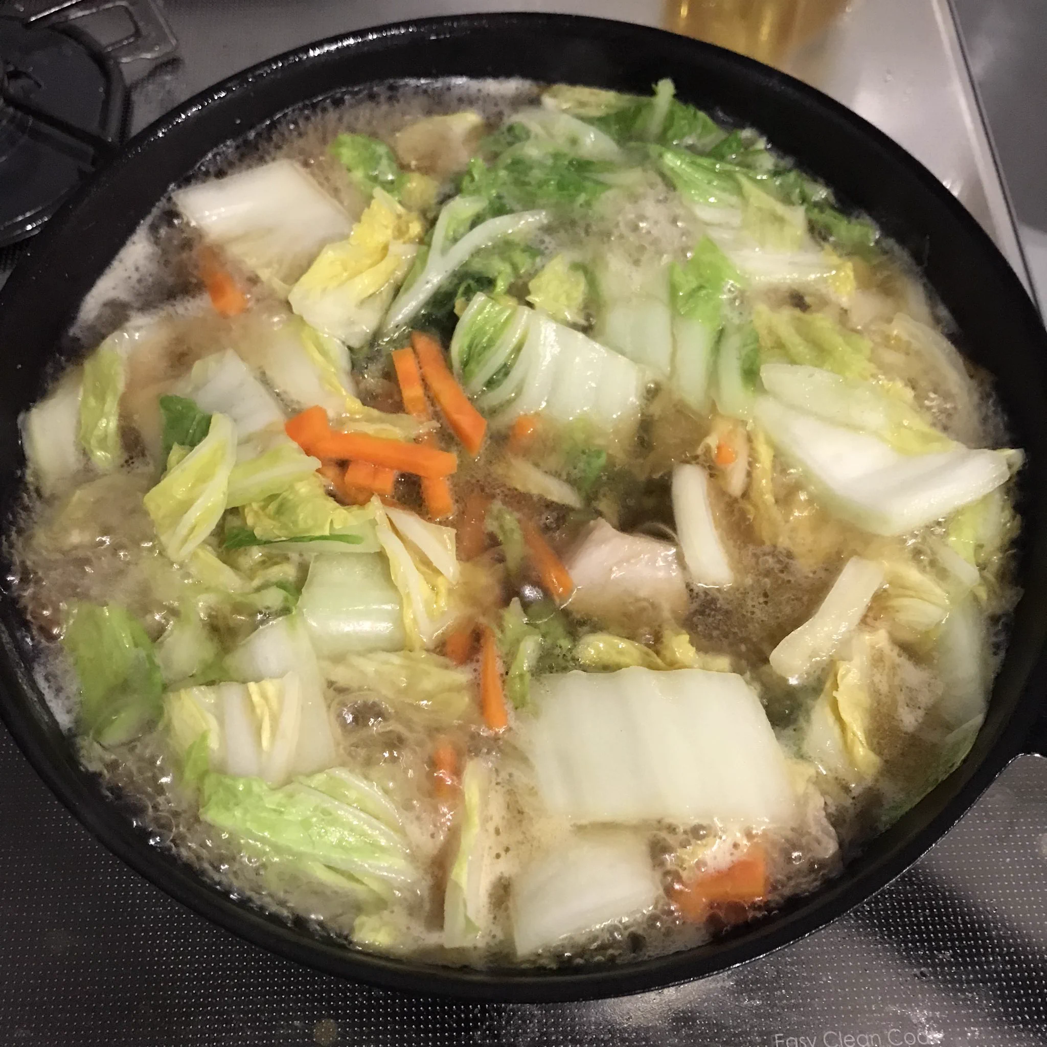 白菜の簡単レシピと言えばこれ！「白菜と鶏肉の鶏ガラしょうゆ煮」