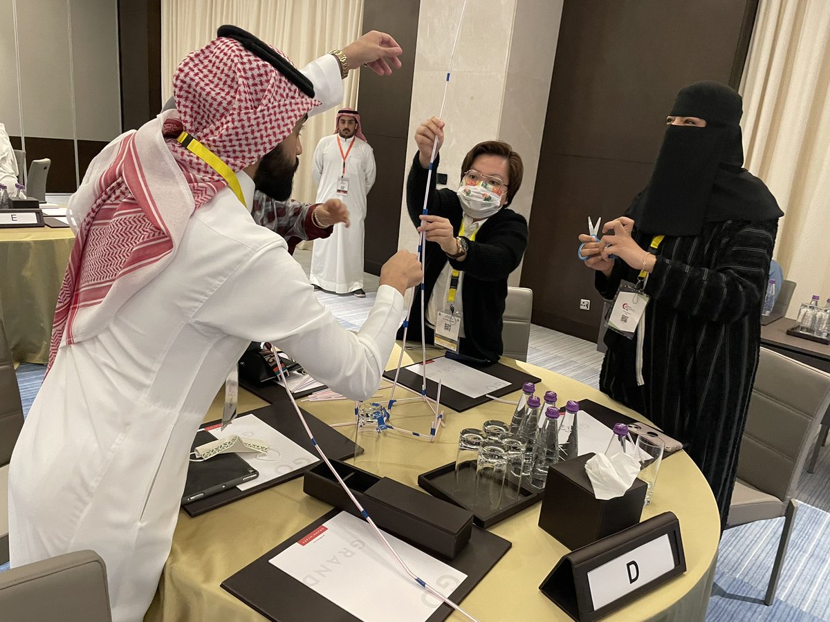 noura4's tweet photo. Hackathon workshop at #MODHS #3rd_MoODHS_Quality_Conference https://t.co/82cznJ3hjV