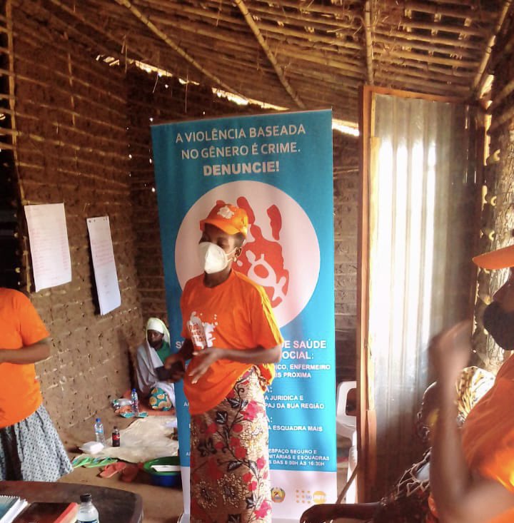 UNFPAMocambique's tweet photo. 📍Ancuabe - #CaboDelgado 🇲🇿

Engaging with displaced women and girls at ‘Women and Girls Friendly Space’ during the 16 Days of Activism with focus on sexual and reproductive health 💪🏾

Say NO to gender based violence 🙅🏾‍♀️ #WithHer #16Days #Mozambique 

In partnership with #MULEIDE https://t.co/3T0tJieRDK