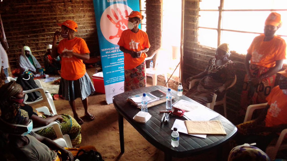 UNFPAMocambique's tweet photo. 📍Ancuabe - #CaboDelgado 🇲🇿

Engaging with displaced women and girls at ‘Women and Girls Friendly Space’ during the 16 Days of Activism with focus on sexual and reproductive health 💪🏾

Say NO to gender based violence 🙅🏾‍♀️ #WithHer #16Days #Mozambique 

In partnership with #MULEIDE https://t.co/3T0tJieRDK