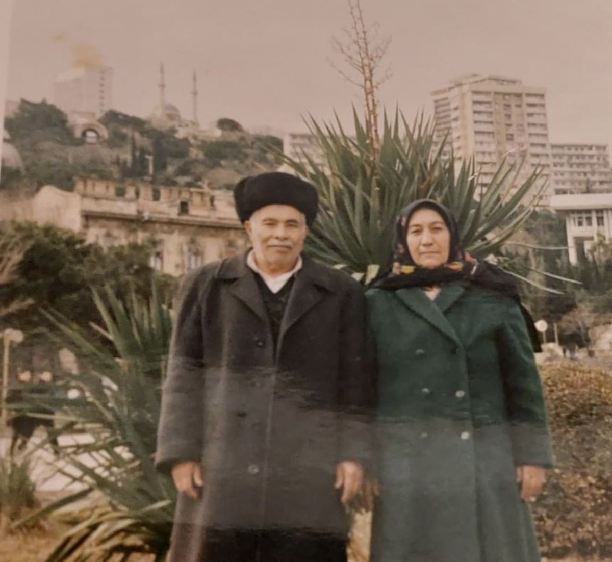 HNurSeyid's tweet photo. Babam nənənəmə deyirdi ki,
Fatma bu dünyada səndən başqa qadın əlinə əlim dəyməyib ki, o biri dünyada səni görə bilim🥺#17il🥺 #uşaqlığımınəngözəlsizləri https://t.co/r0wP0JAsiB