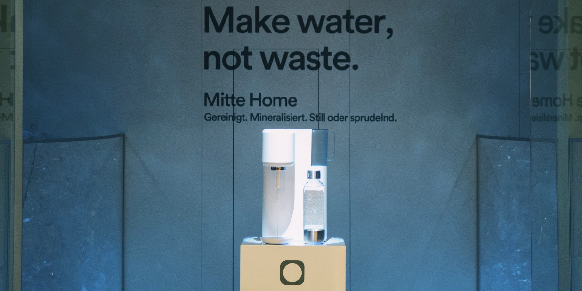 mittewater's tweet photo. Line up all the single-use plastic bottles used annually in Germany &amp; they would circulate the 🌍 143 times. Visit our installation at the Mall of Berlin to guess how many bottles were used to create it and you could win your own Mitte Home. #MakeWaterNotWaste https://t.co/EBNhNMQzXz