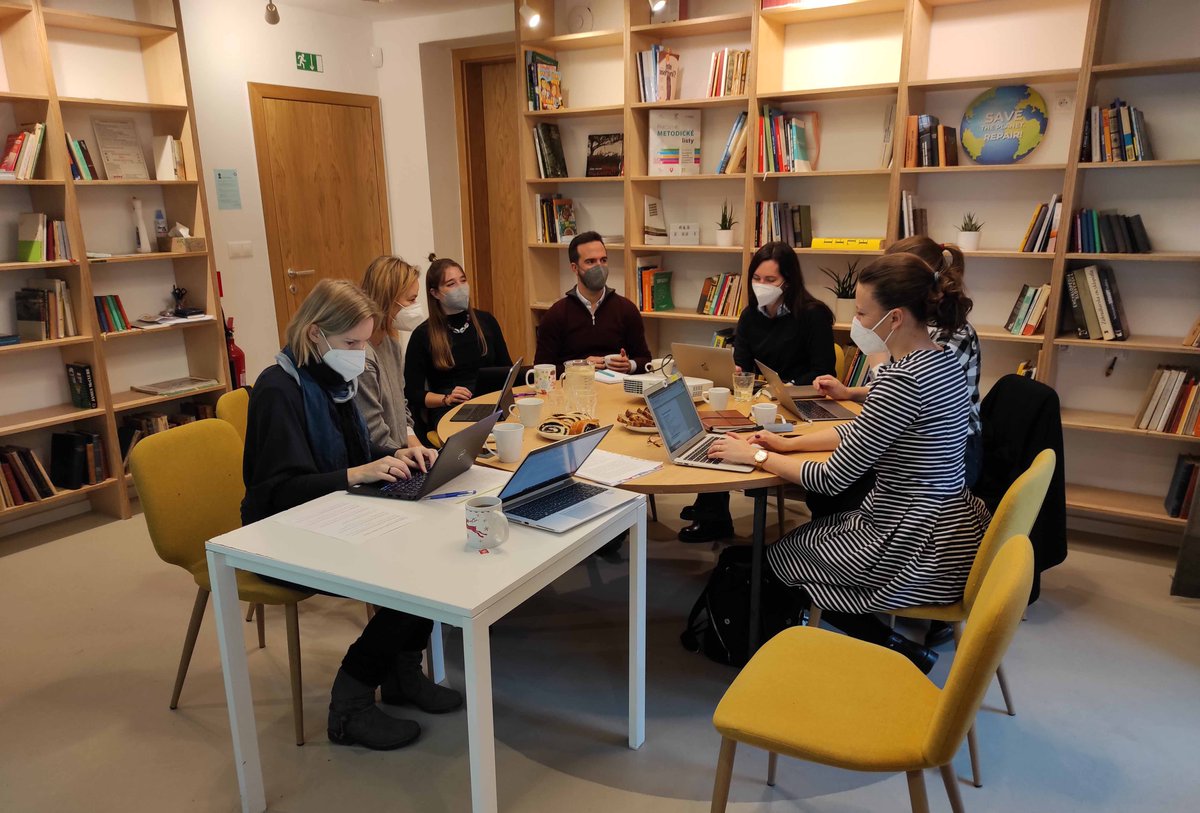 bioazul_spain's tweet photo. 📌 Check out the summary about the 2nd Transnational Meeting of our project #InCEPPP in Bratislava where we discussed about the methodology of #CircularPublicProcurement and #CircularPurchase.

Read more ➡️ https://t.co/9HeafFJTOo https://t.co/UJkMk5nUmw