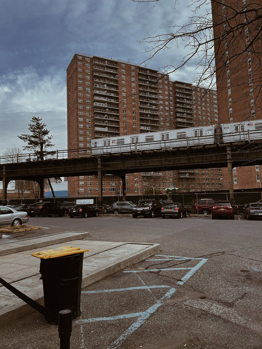 vi_its_me's tweet photo. Brooklyn be like https://t.co/47FEzkACd3