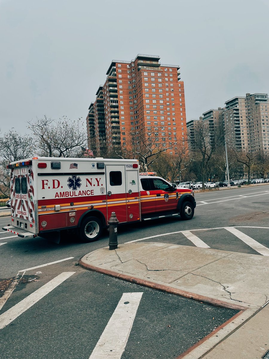 vi_its_me's tweet photo. Brooklyn be like https://t.co/47FEzkACd3