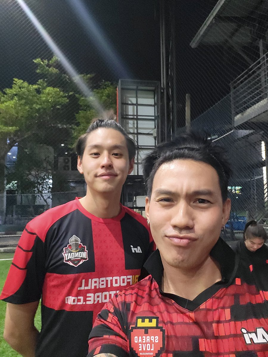 leesawstyle14's tweet photo. งู้ยย..บิวกิ้นน่าร็อคอะ 🥰 กองหน้าไม่เล่นแล้วใช่มั้ยสรุป 😄 #bbillkin #บิวกิ้นน้องรัก😆 #mondayknightsfc https://t.co/dDmJfgAp3V