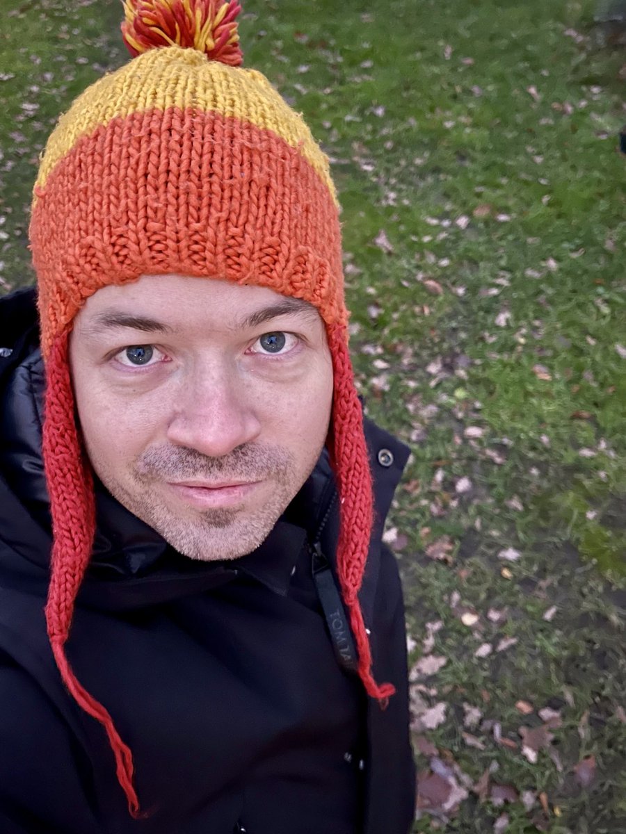 codenaga's tweet image. Wenn du jemanden siehst, der mit dieser Mütze über die Straße geht, dann weißt du: der fürchtet sich vor gar nichts.
#firefly //⁦@fireflycast⁩