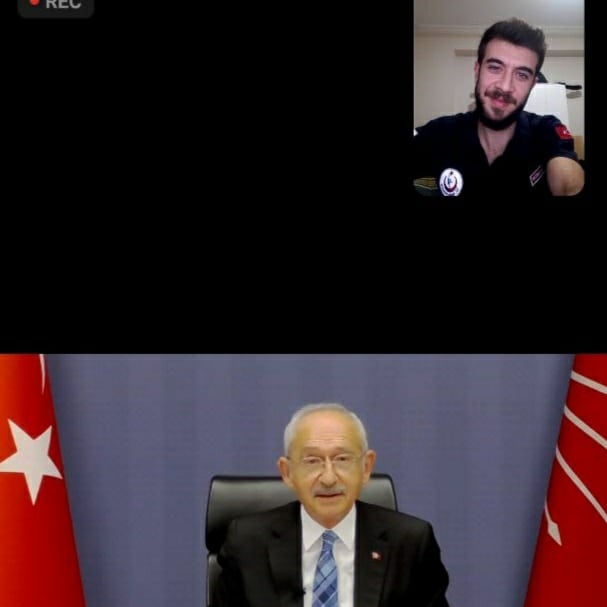 SaglikciBirligi's tweet photo. Sağlık bileşenleri ile yaptığı toplantıya ataması yapılmayan sağlıkçılar olarak bizleri de davet eden, dertlerimizi dinleyen, taleplerimizi çözmek için söz veren sayın genel başkana teşekkür ederiz.
@kilicdarogluk
#40BinAtamayiYapKilicdaroglu https://t.co/WrdAEpw86U