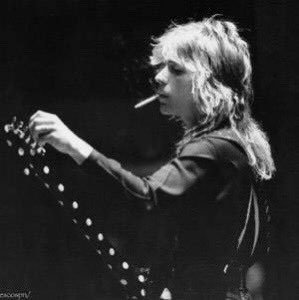 Happy birthday Randy Rhoads

Eternal guitar hero 