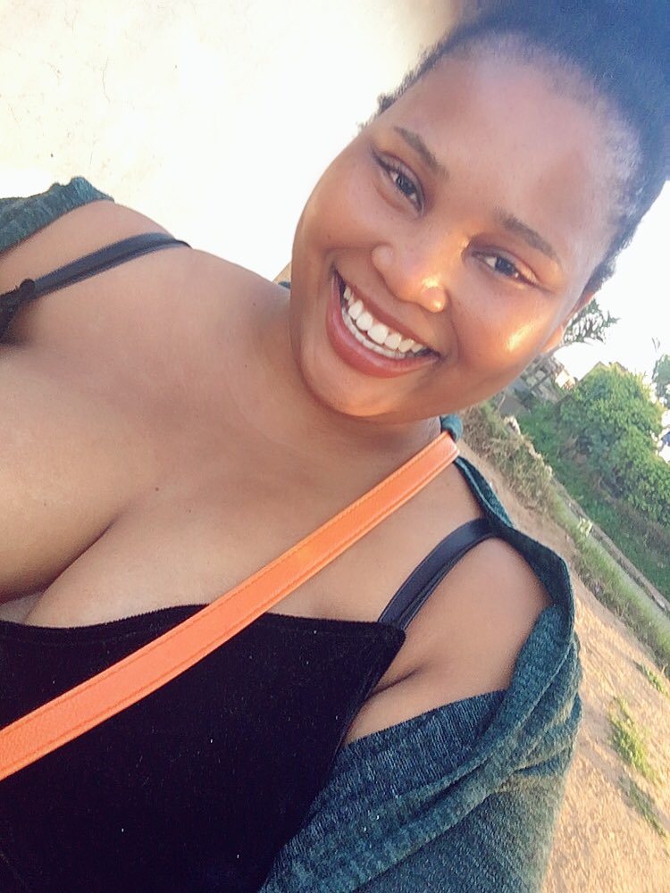 PhindileMyekeni's tweet photo. Because it my birthday 🥳 Hellowin sanbonani🎊🎊🥳🥰🤗🍾 https://t.co/XmAH0TZGiJ