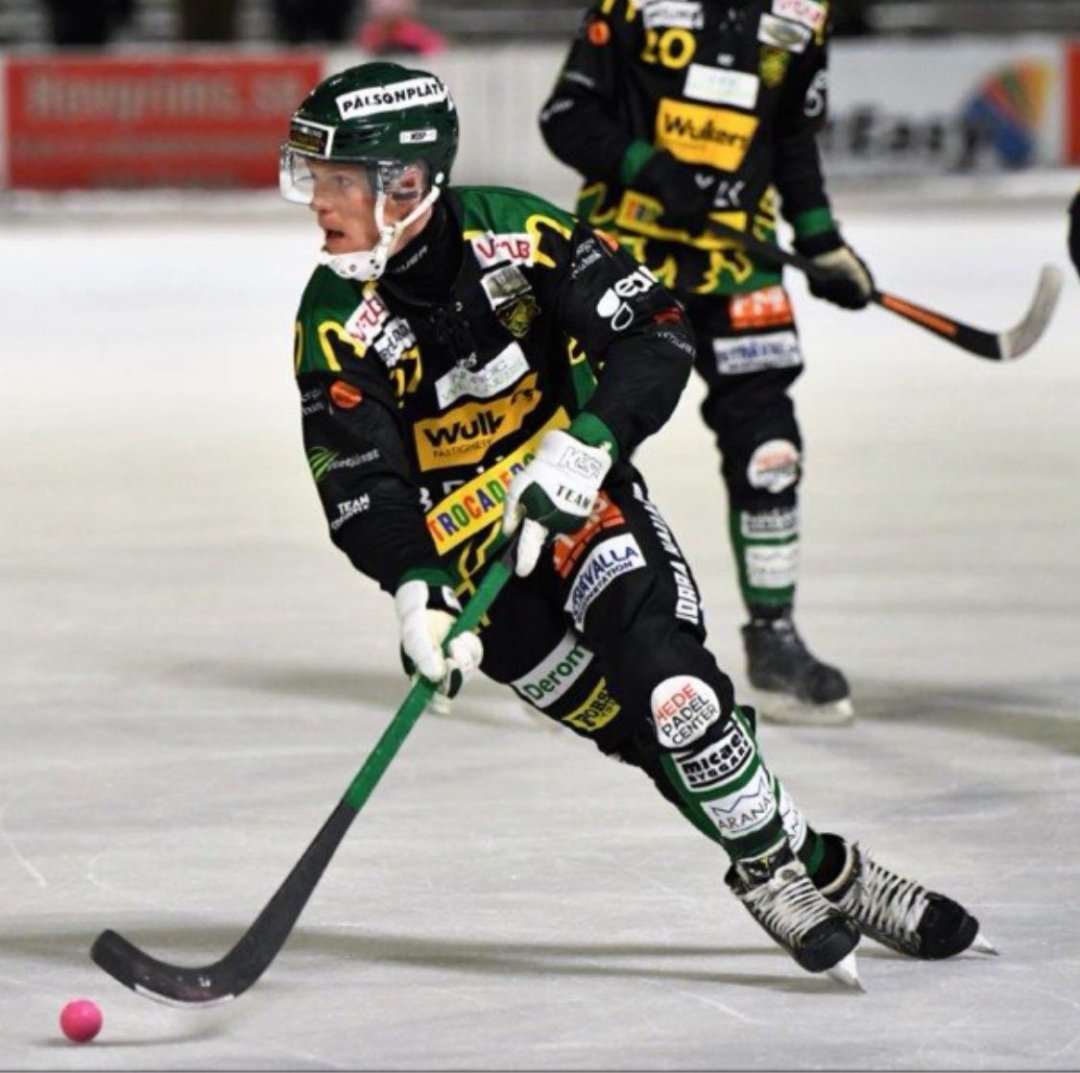 Ikväll hälsar vi mästarna <a href="/vlbk_officiella/">Villa Lidköping BK</a> å publik välkomna till #sjöaremossen
Avslag kl19
#frillesåsbk #elitserien #vigerossaldrig <a href="/bandygrytan/">Bandygrytan</a>