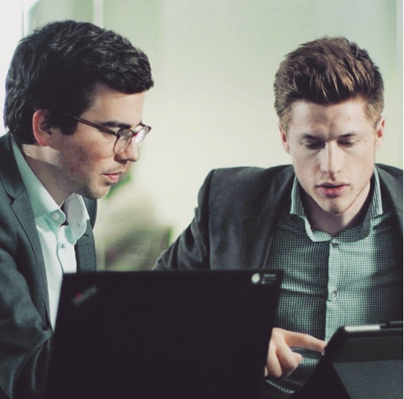 Arxus_Cloud's tweet photo. Wist je dat... 
👉 wanneer je bij ons komt werken, je vanaf de eerste dag kan rekenen op een persoonlijke buddy die je ondersteunt en wegwijs maakt binnen het team? Je kan bij deze collega terecht met al je vragen!
.
#TheAteam
#WorkAtArxus
#LifeAtArxus https://t.co/tr9KgYveWQ