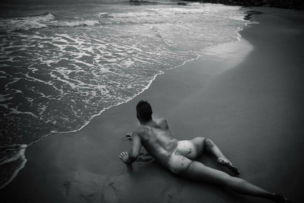 @Crepúsculo_Project  present: Dennis

Model: @dennis_fersan 

#malemodel #fitlife #malefitness #malephotography #bodypositive #maleportrait #malenude #queerart #malemodelsshot #malemodelphotography #malemodeling #malemodeltrending #malebody #men #malemod… instagr.am/p/CXLC1seDxvC/