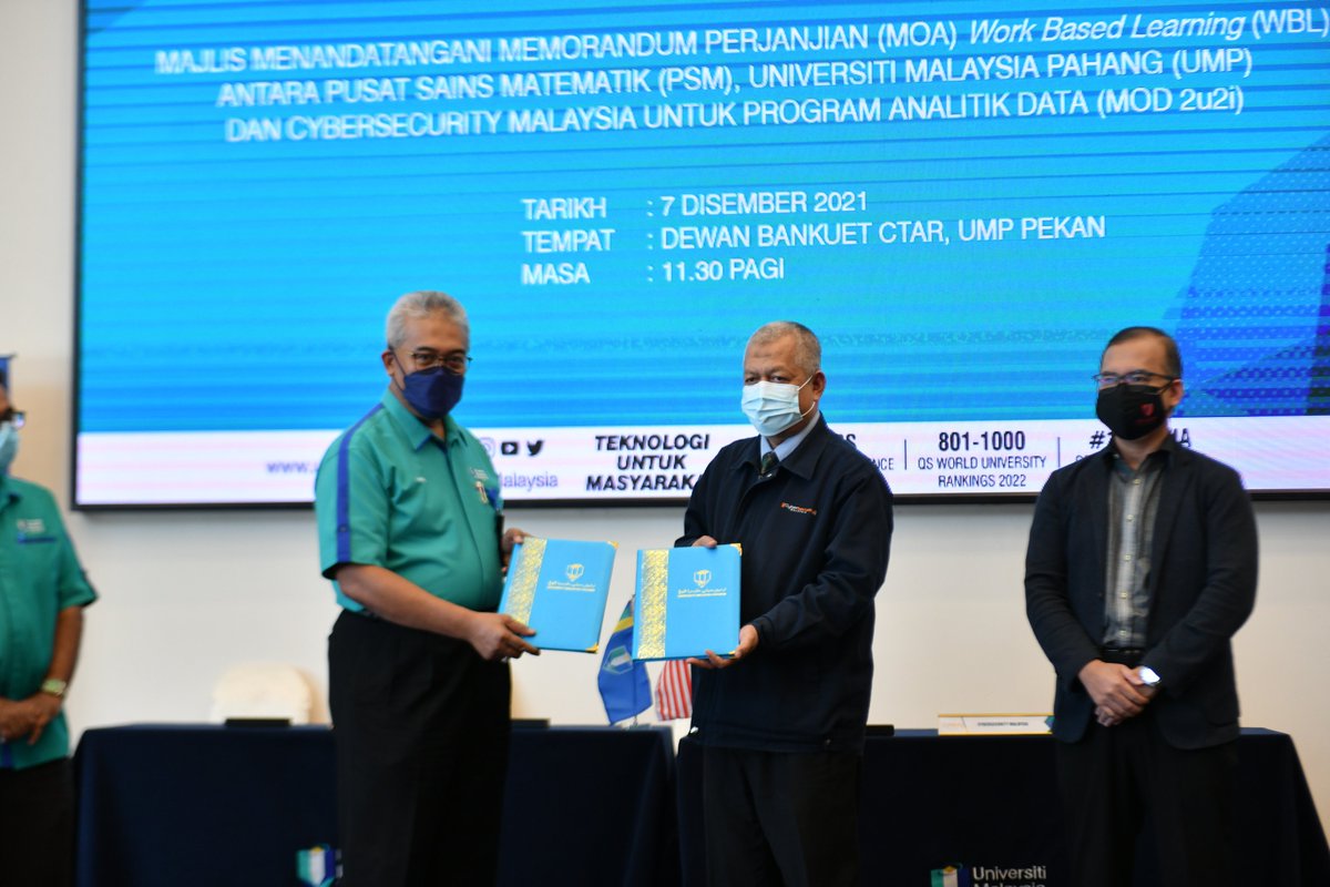 umpsamalaysia's tweet photo. #UMPSharing
Universiti Malaysia Pahang (UMP) telah menjalinkan kerjasama bersama CyberSecurity Malaysia (CSM) menerusi pemeteraian Majlis Menandatangani Memorandum Perjanjian (MoA) yang telah dijalankan di Dewan Bankuet Canseleri Tun Abdul Razak. https://t.co/5Qv7Awl2Fp
