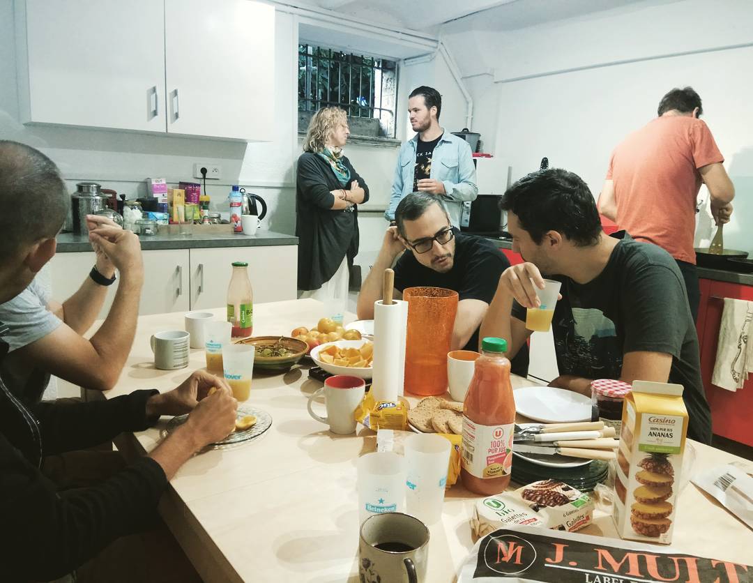 LesSatellites's tweet photo. 🎉 10 ANS 🎉 10 ans de repas partagés, de conseils engagés, de bureaux encombrés...  !
Pour cette semaine d'anniversaire, on ressort nos photos préférées accompagnées de mots doux de nos membres. 
Merci, 10 fois merci !
#coworking #LesSatellites #communauté #nice06 https://t.co/UWVxFH5wwH