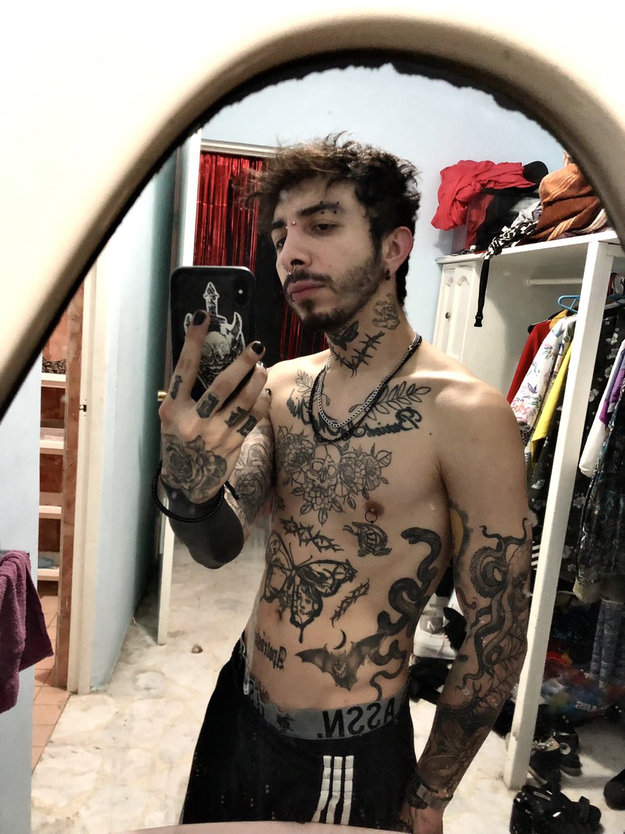 ChavaParker's tweet photo. A poco ustedes no se tatúan para verse chidos encuerados?
Que vintage https://t.co/CsR7Gp5v5u