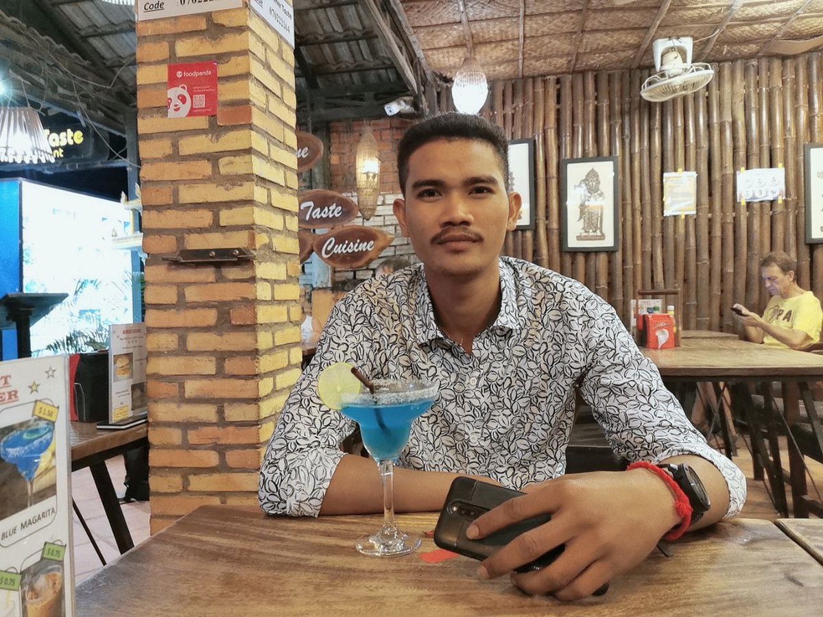 មោះអង្គុយបានជាគ្នា