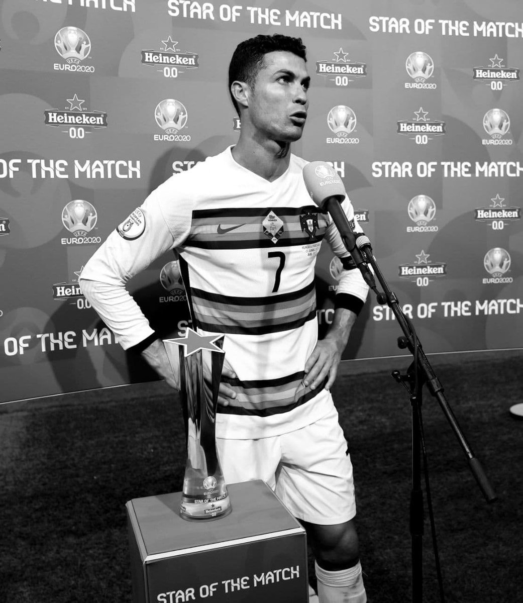 Ari17ii's tweet photo. 🗣️ If you are going through hell, then keep going, why would you stop in hell?

Cristiano Ronaldo 🐐
#UCL #CristianoRonaldo #Cristiano #EURO2020 @Cristiano #CR7 #Ronaldo https://t.co/rI0ilnoWTT