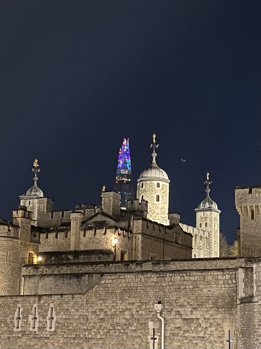 alisonesse's tweet image. Wonderful evening of candlelit carols at the Tower of London, hosted by @TargetOvarian . Thoroughly uplifting.