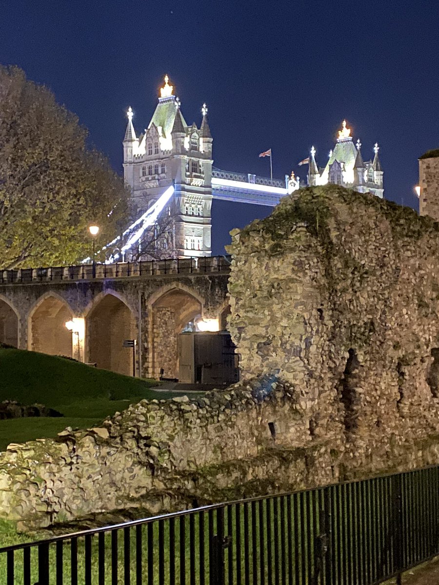 alisonesse's tweet image. Wonderful evening of candlelit carols at the Tower of London, hosted by @TargetOvarian . Thoroughly uplifting.